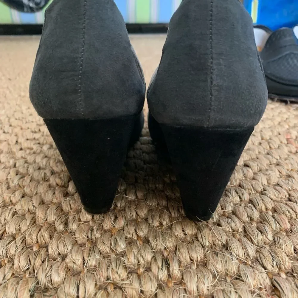 Mootsies Tootsies Morossann Suede Wedges 9W